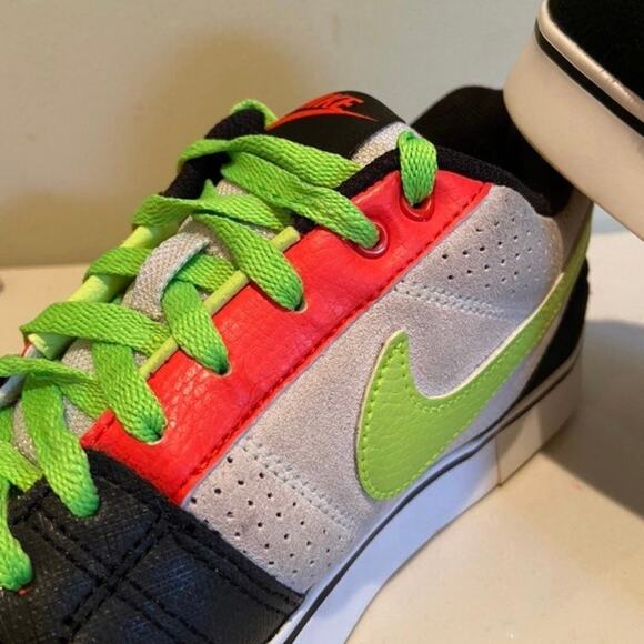 Nike Ruckus Men's 10 Low Beige, Green, Black, White, And Orange Sneakers - Picture 3 of 10